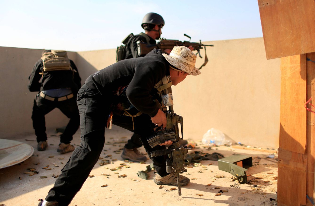 Foto: Fuerzas Especiales iraquíes durante combates contra el ISIS en el barrio de al-Zahraa de Mosul, Irak (Reuters).